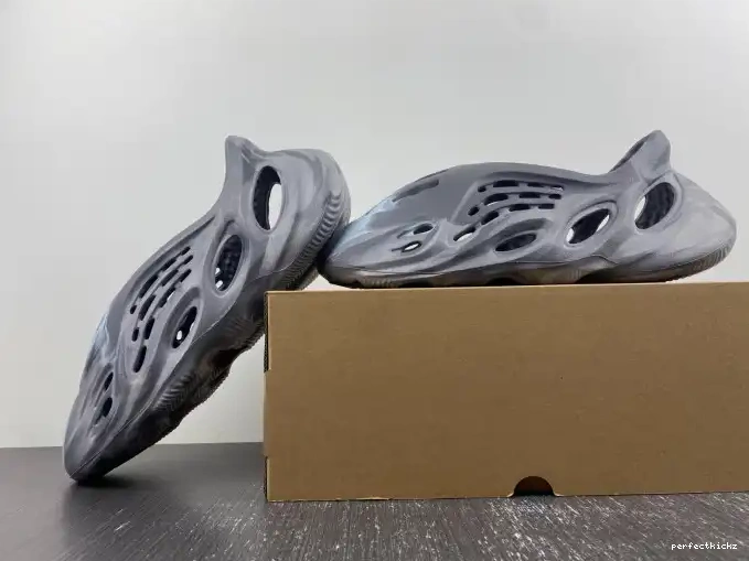 Granite IE4931 MX Foam Yeezy RNR Adidas 0702